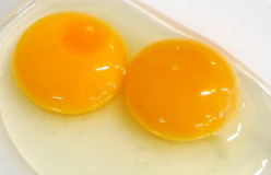 黄身が2つある卵は食べられますか？